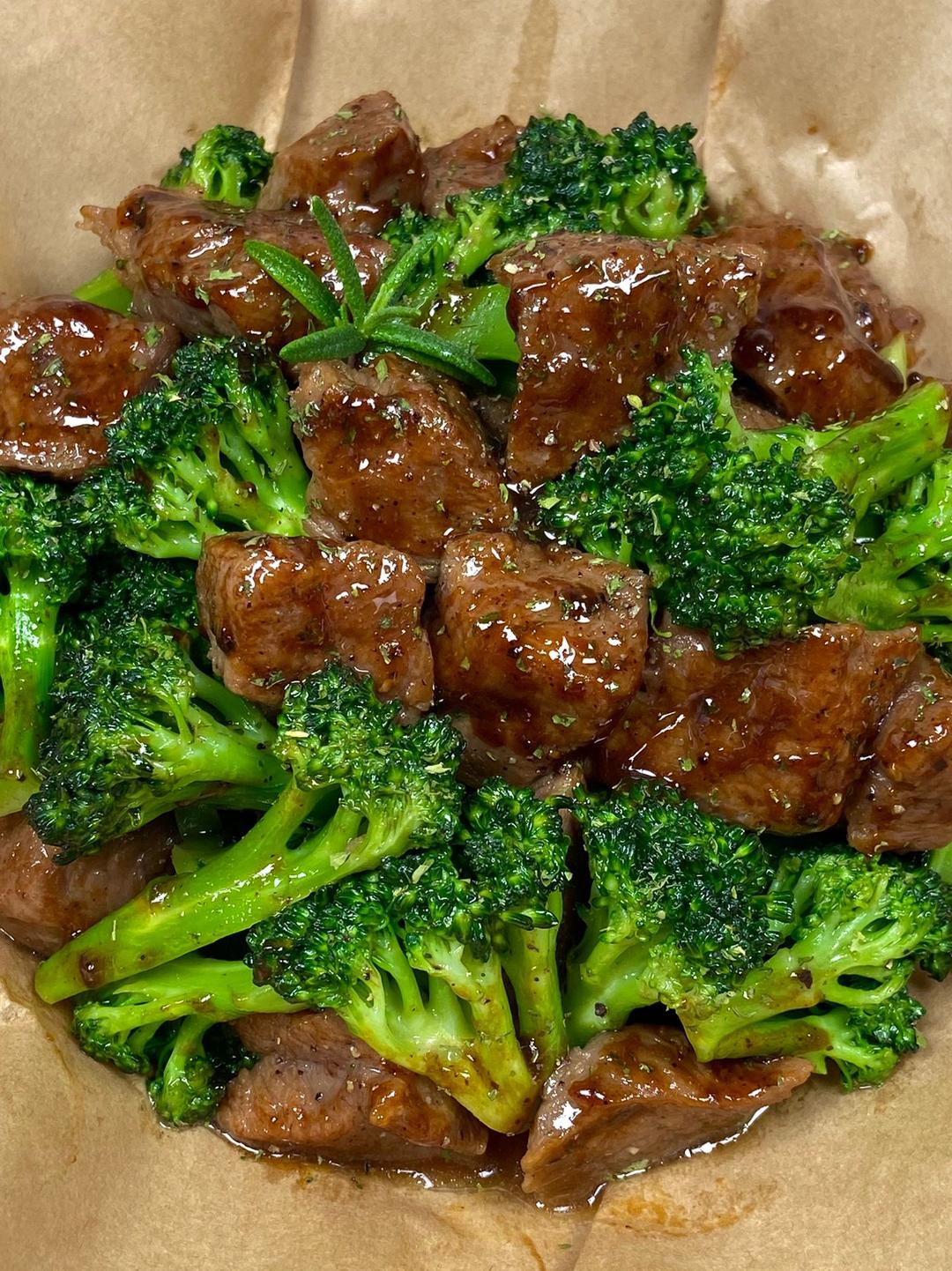 Juicy beef slices paired with tender broccoli in a rich sauce