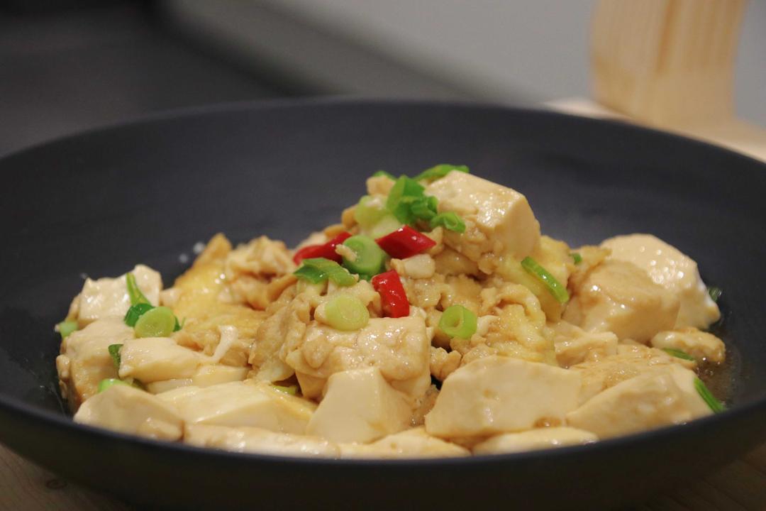 Enjoy a smooth blend of silken tofu and eggs in this simple dish. Ready in 10 minutes, it's perfect for a quick, nutritious meal, with a savory sauce enhancing the flavors.