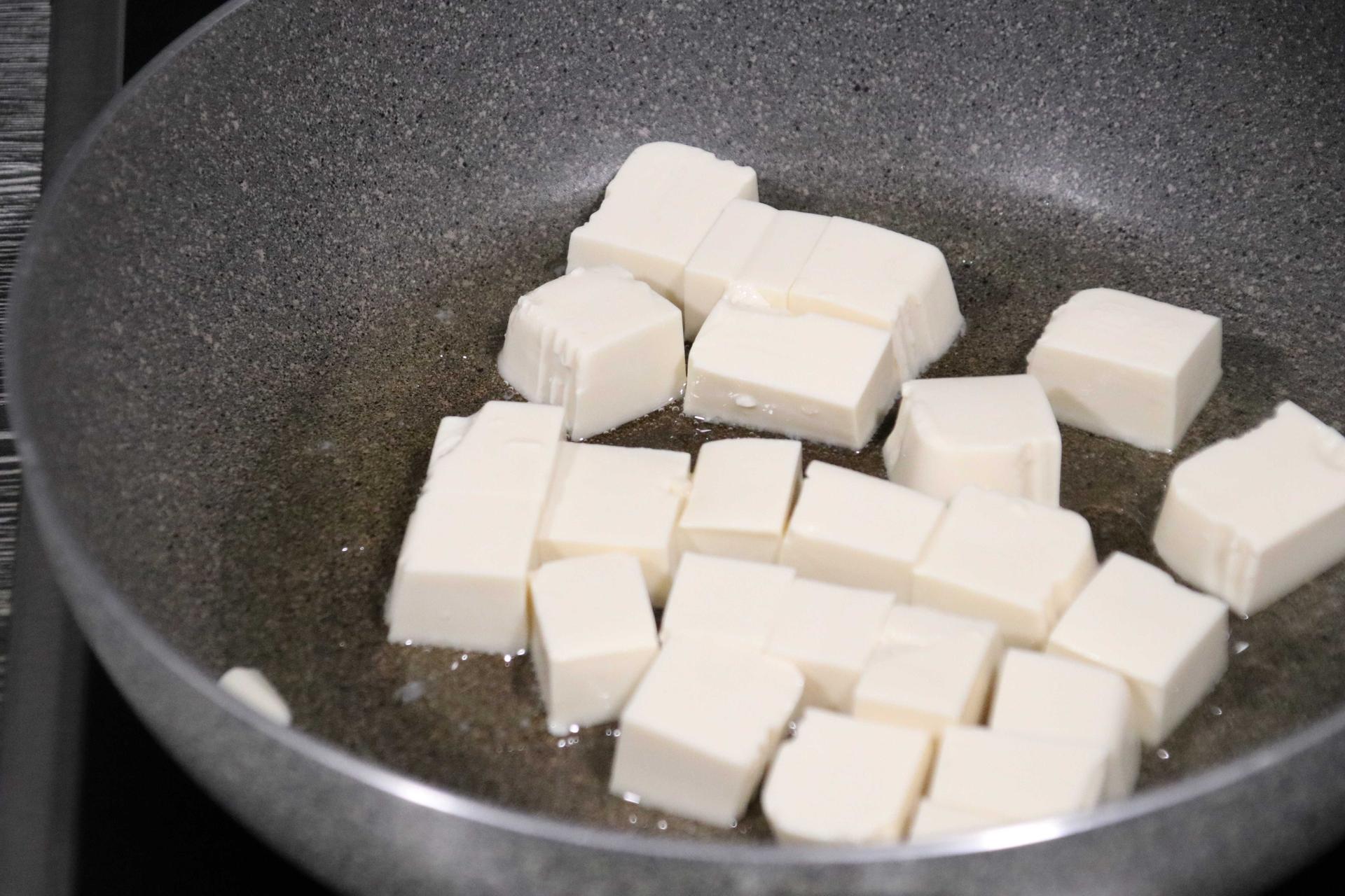 Tofu and Eggs (豆腐抱蛋) Recipe - DragonDine
