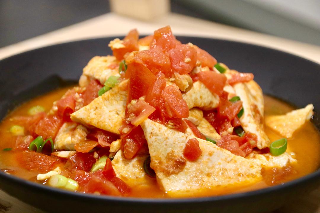 A harmonious blend of ripe tomatoes, tofu, and optionally egg, delivering a flavorful, vegan, and gluten-free stir-fry.