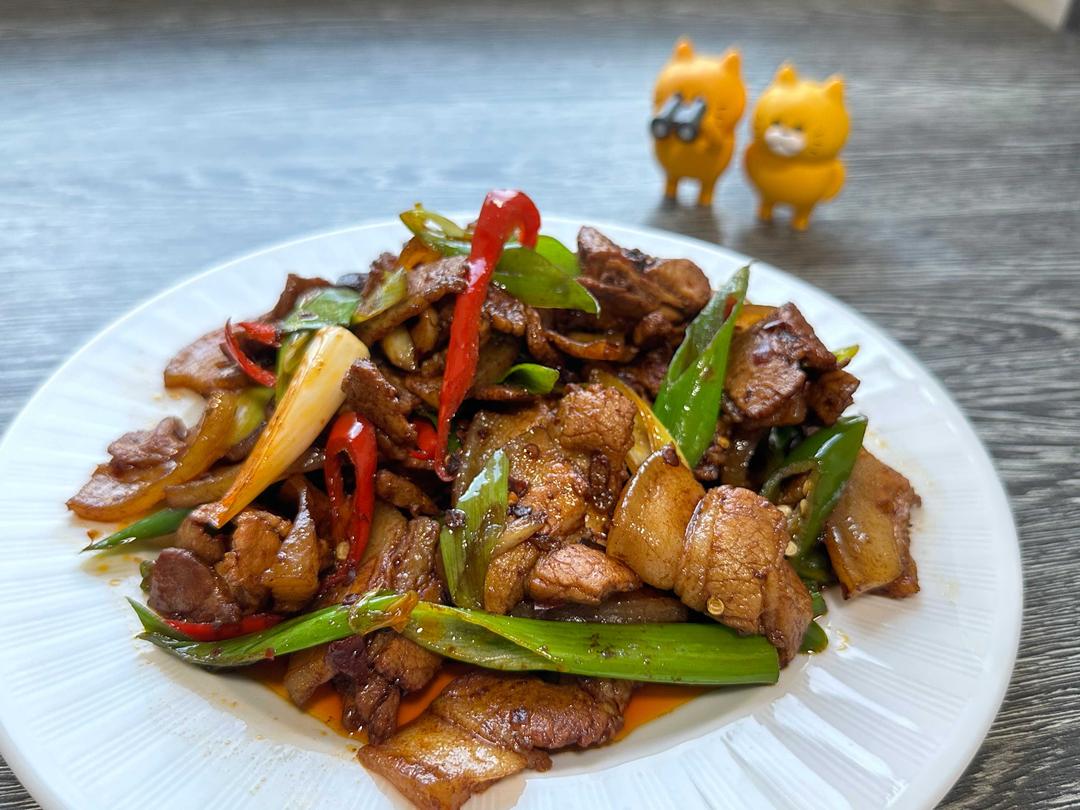 Explore the rich flavors of Sichuan with our authentic Twice Cooked Pork (Huí Guō Ròu) recipe. Dive into this traditional Chinese pork dish's spicy journey, perfect for any meal!